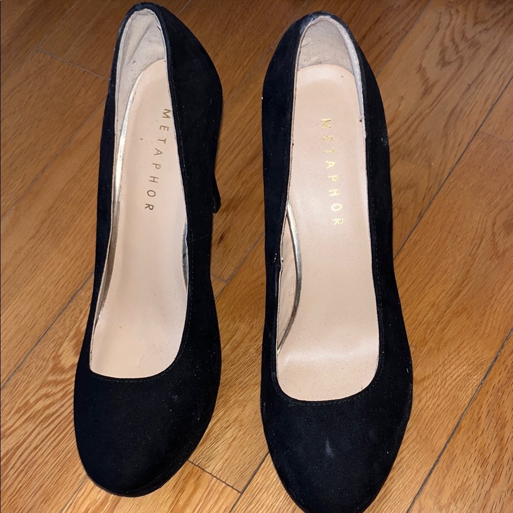 Metaphor Classic Black Heels - Size 7.5